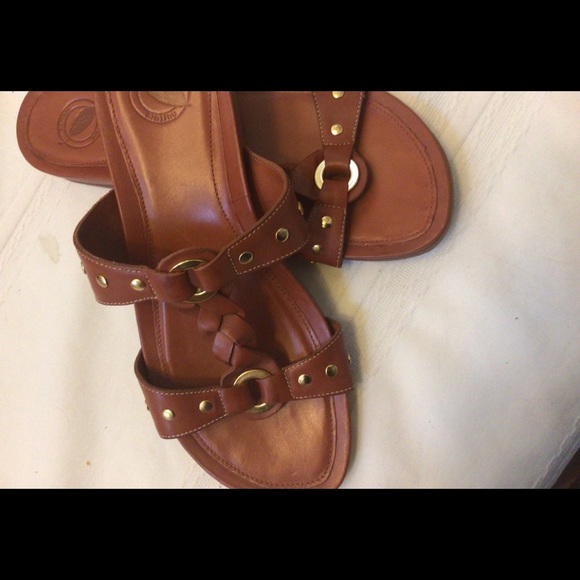 Nurture Shoes - Nurture size 8 brown sandals w/ gold accents